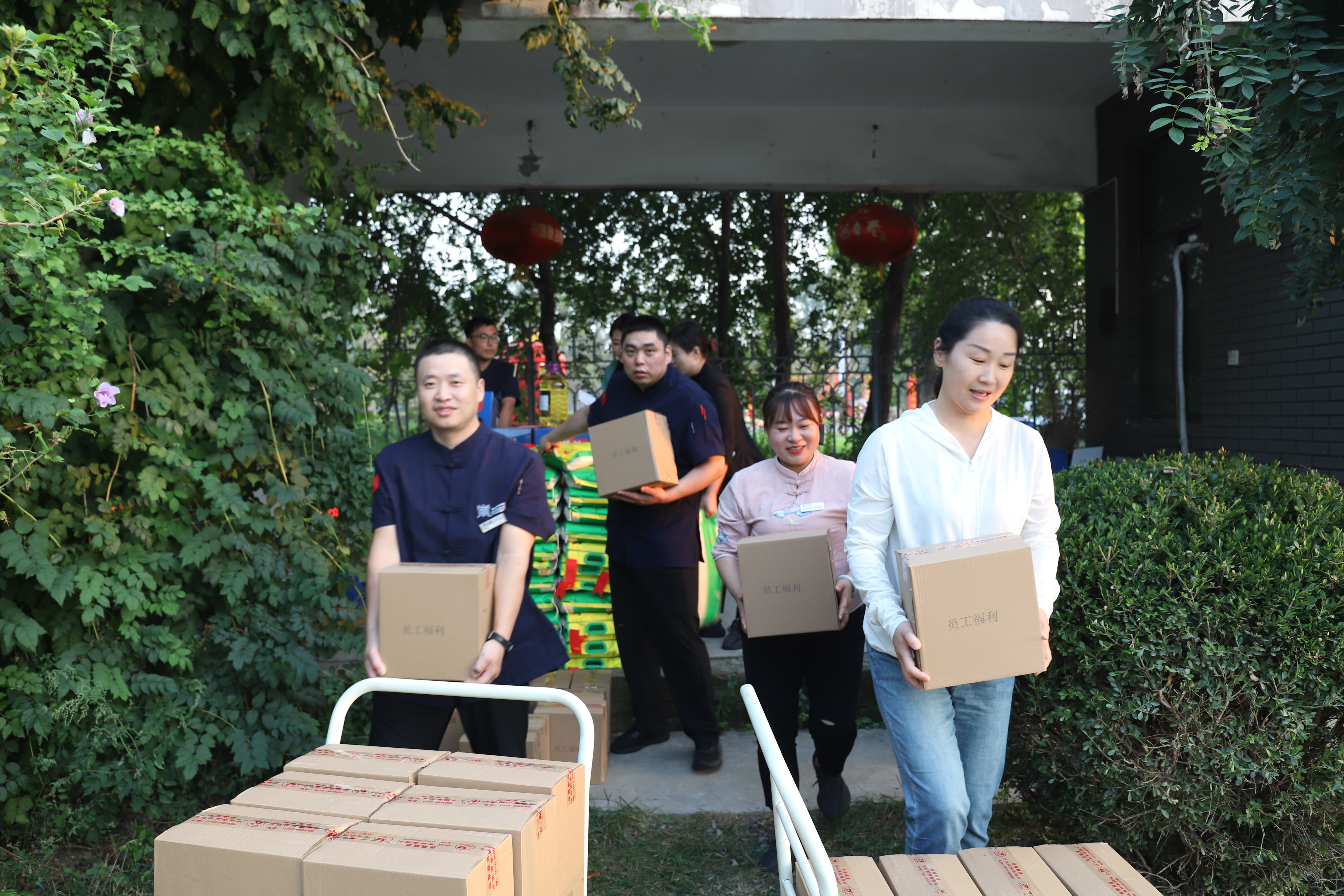 燕南春人發(fā)福利，喜慶“中秋”